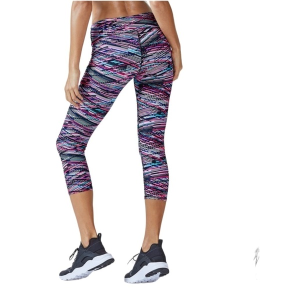 😍2/$20 Fabletics Sz S Define PowerHold® Mid-Rise Capri Digital Print Lik… - Picture 2 of 3
